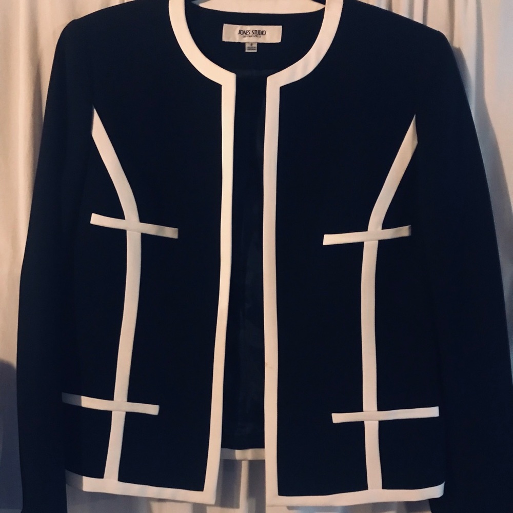 Tailored blazer that’s in great condition!!!